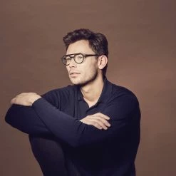 Christopher Cloos Larvotto – Noire Blue Light