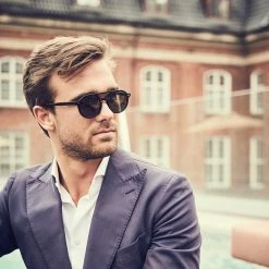 Christopher Cloos Larvotto – Noire