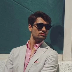 Christopher Cloos Larvotto – Grey Tonic Blue Light