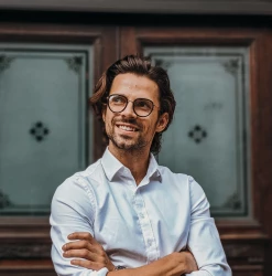 Christopher Cloos Gouverneur - Noire Blue Light 14 Christopher Cloos Gouverneur - Noire Blue Light