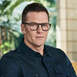 Christopher Cloos Cloos X Brady - Grey Tonic Blue Light 11 Christopher Cloos Cloos X Brady - Grey Tonic Blue Light